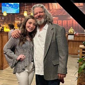 Meet your Posher, Chloe